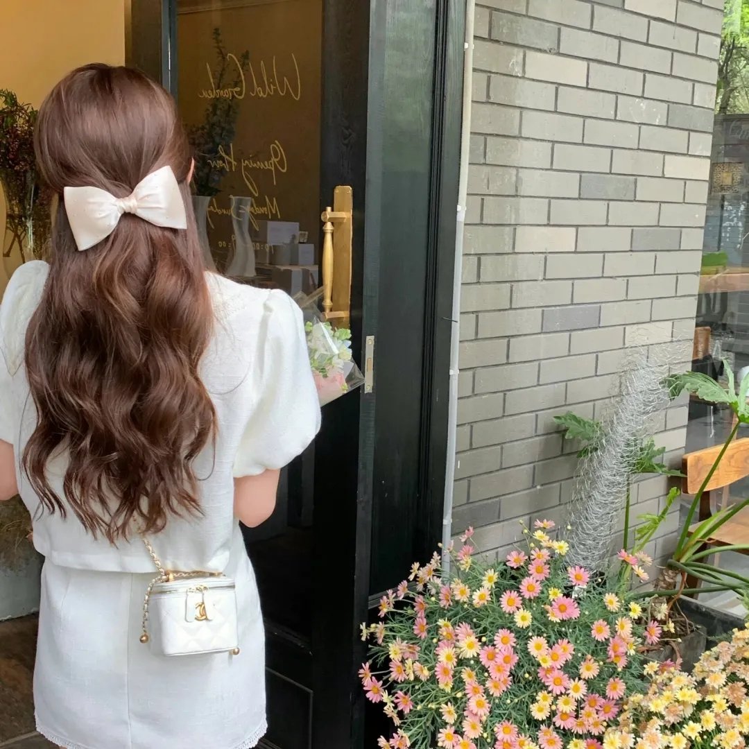 婚前不挨我，婚后老婆贴贴